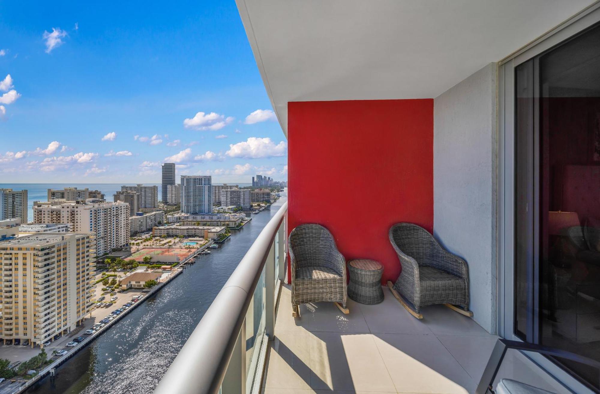 Resort-Style Living With Direct Ocean Views - 3Br Beauty Hallandale Beach Eksteriør billede