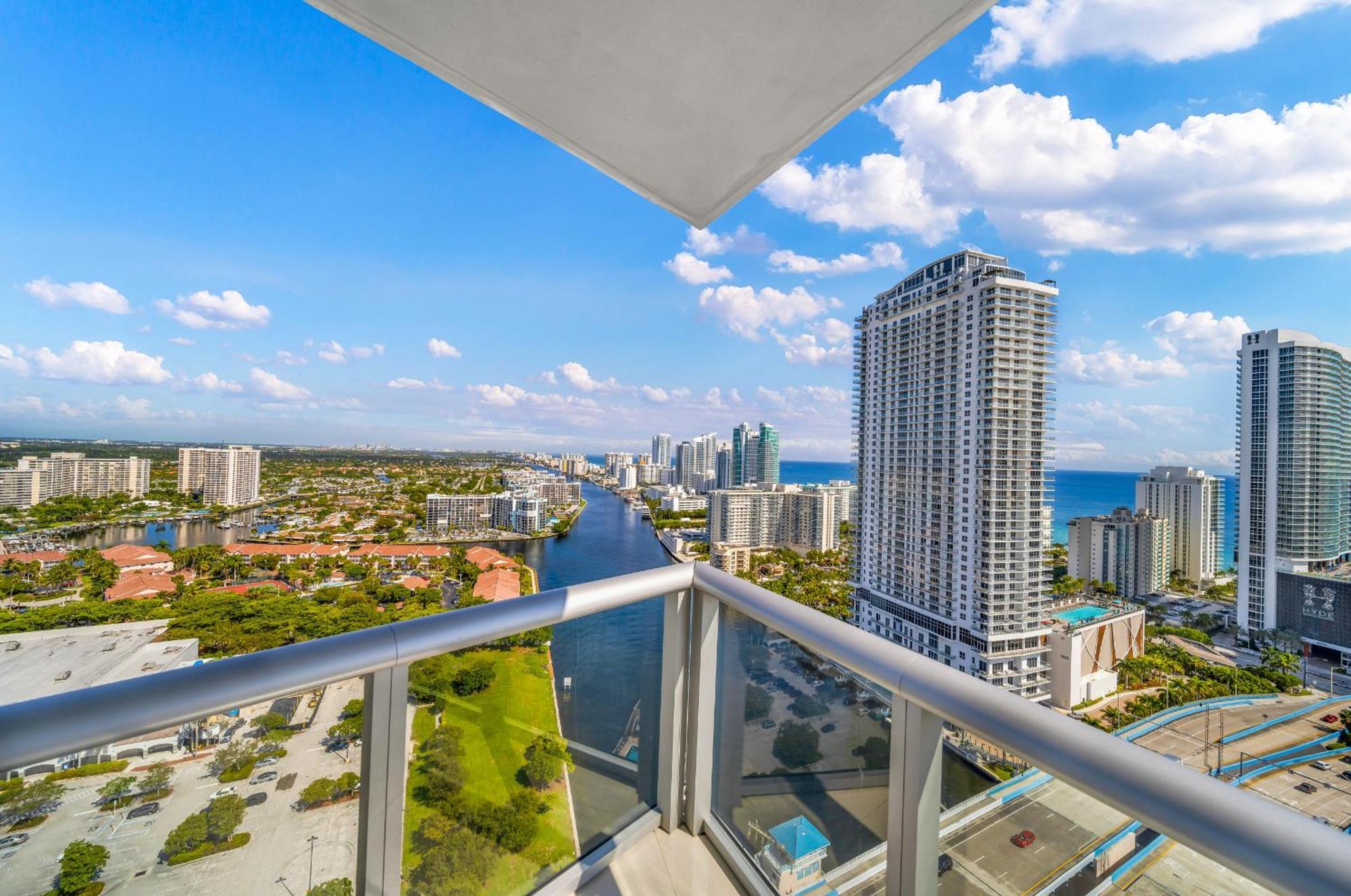 Resort-Style Living With Direct Ocean Views - 3Br Beauty Hallandale Beach Eksteriør billede