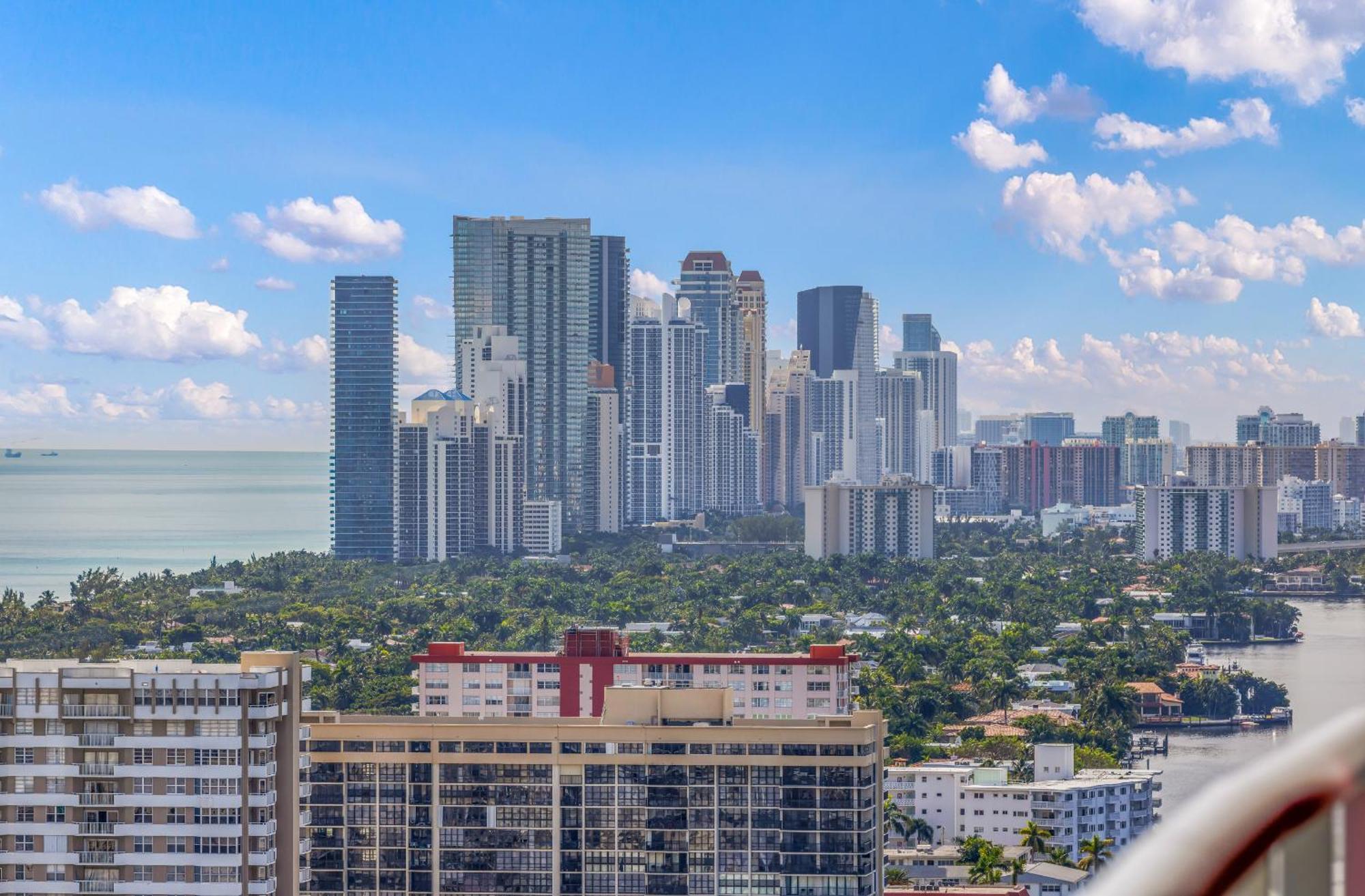 Resort-Style Living With Direct Ocean Views - 3Br Beauty Hallandale Beach Eksteriør billede