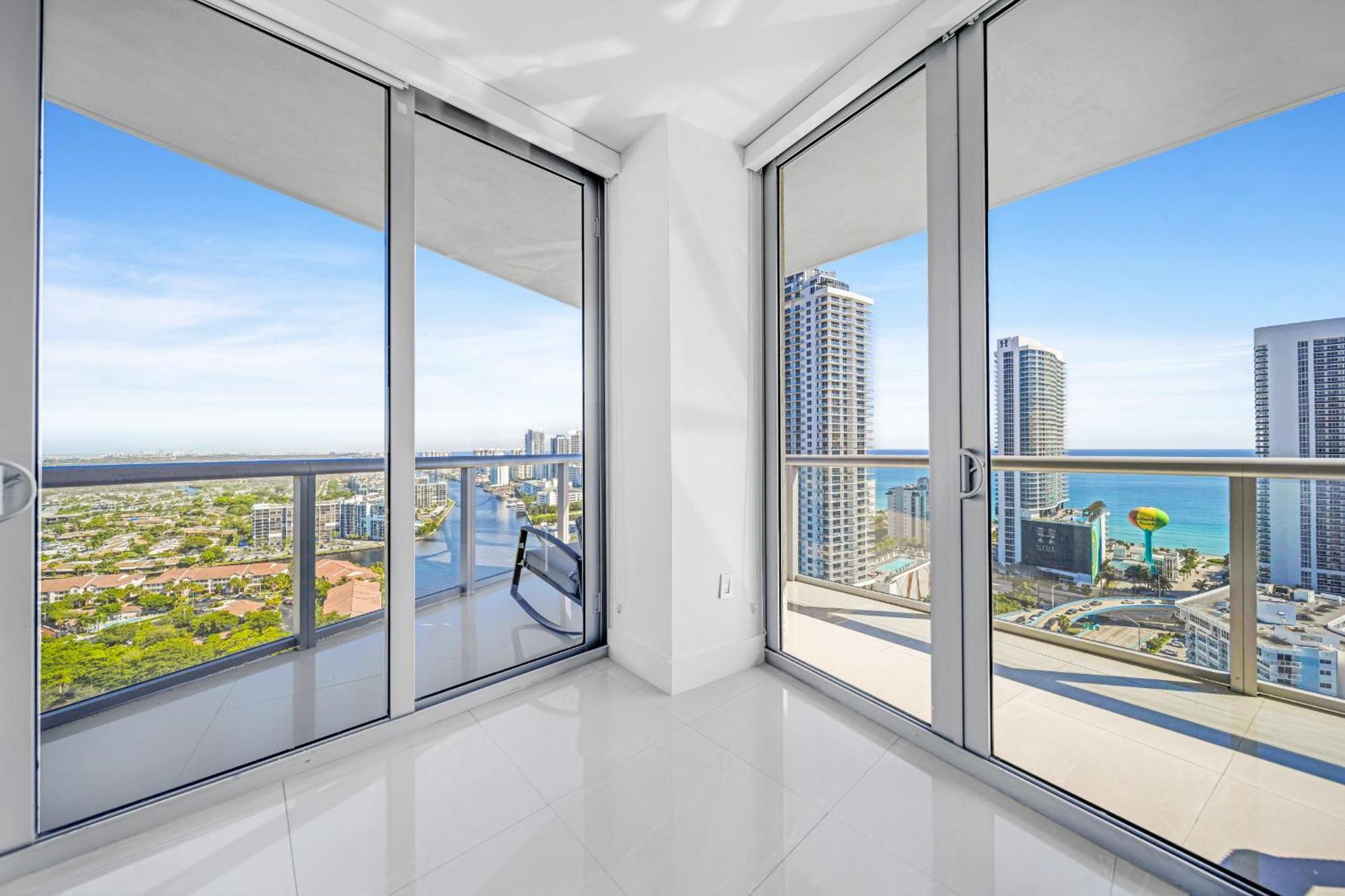 Resort-Style Living With Direct Ocean Views - 3Br Beauty Hallandale Beach Eksteriør billede