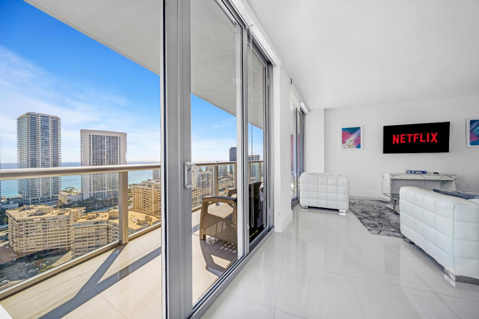 Resort-Style Living With Direct Ocean Views - 3Br Beauty Hallandale Beach Eksteriør billede