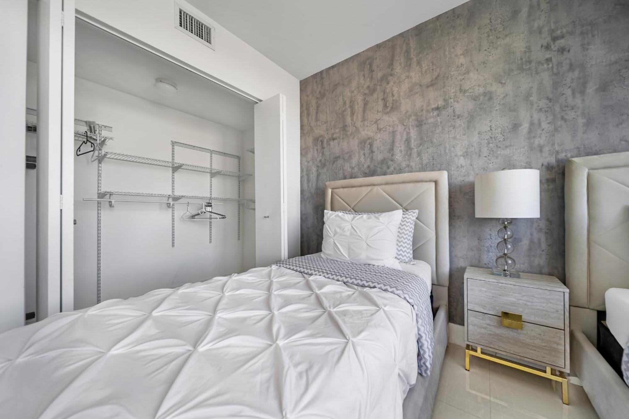 Resort-Style Living With Direct Ocean Views - 3Br Beauty Hallandale Beach Eksteriør billede