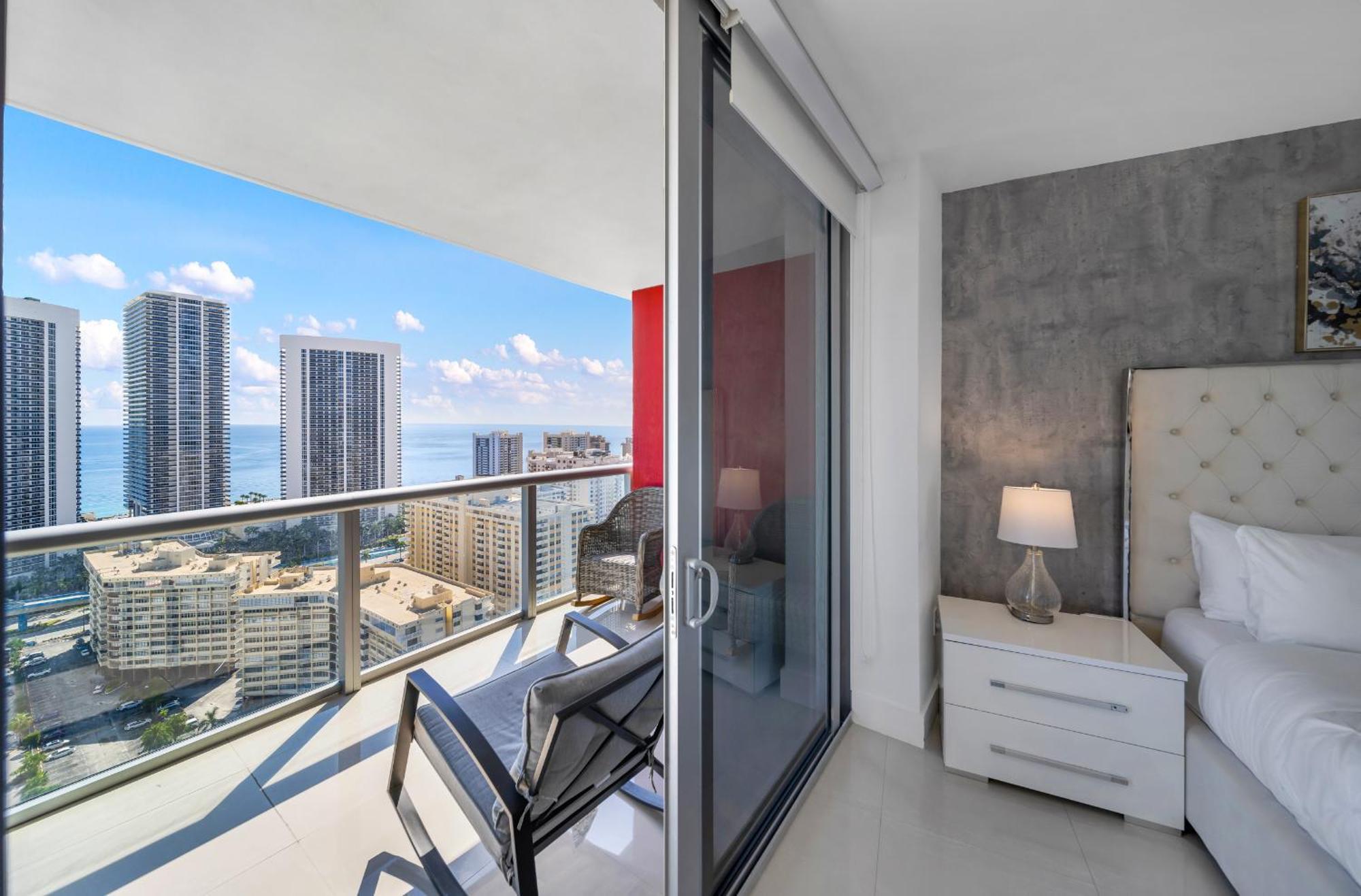 Resort-Style Living With Direct Ocean Views - 3Br Beauty Hallandale Beach Eksteriør billede
