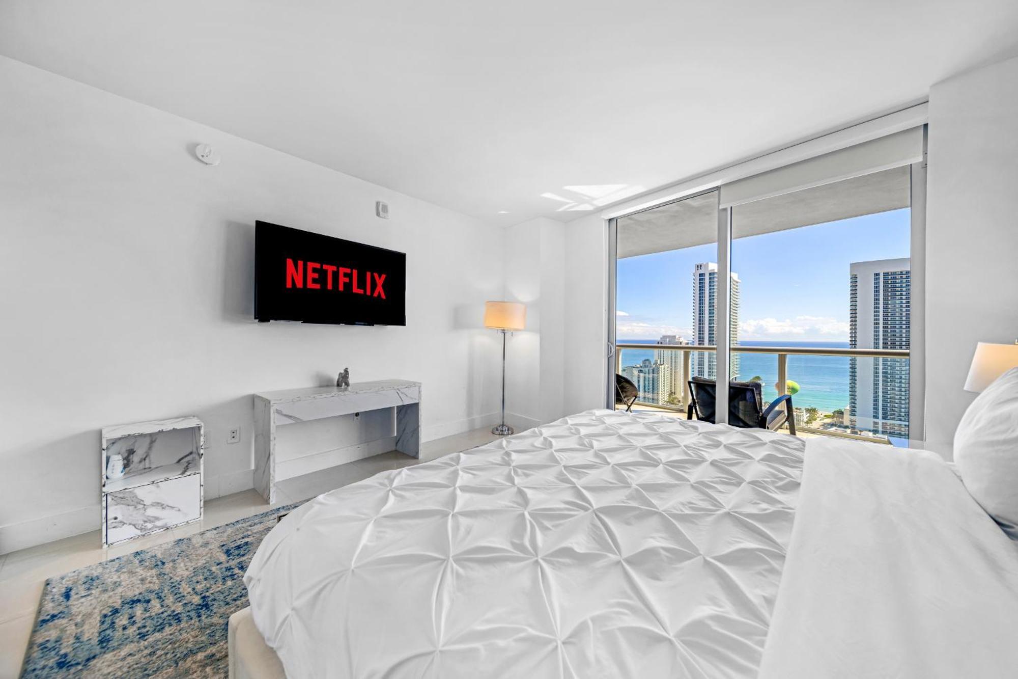 Resort-Style Living With Direct Ocean Views - 3Br Beauty Hallandale Beach Eksteriør billede
