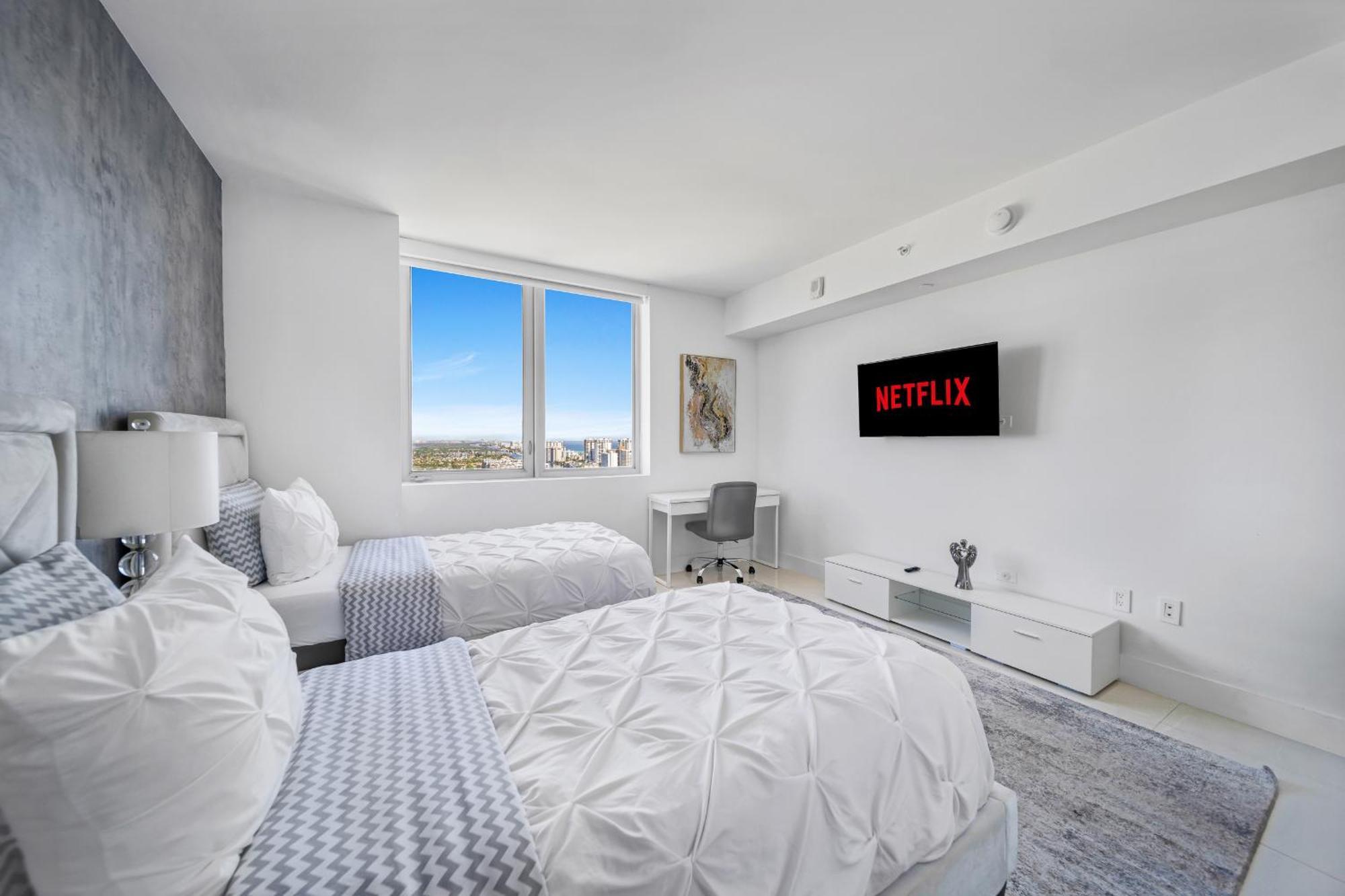 Resort-Style Living With Direct Ocean Views - 3Br Beauty Hallandale Beach Eksteriør billede