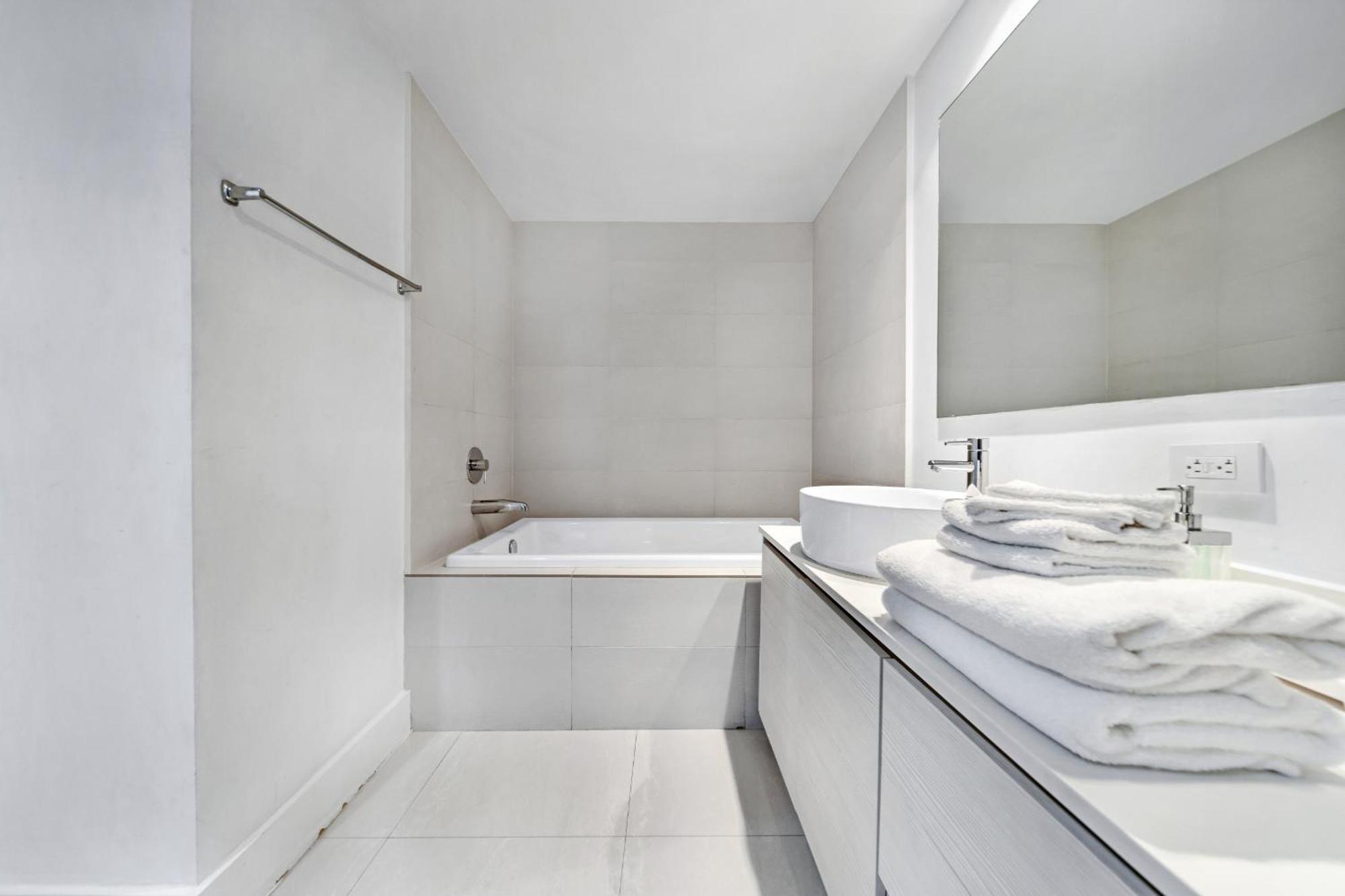 Resort-Style Living With Direct Ocean Views - 3Br Beauty Hallandale Beach Eksteriør billede