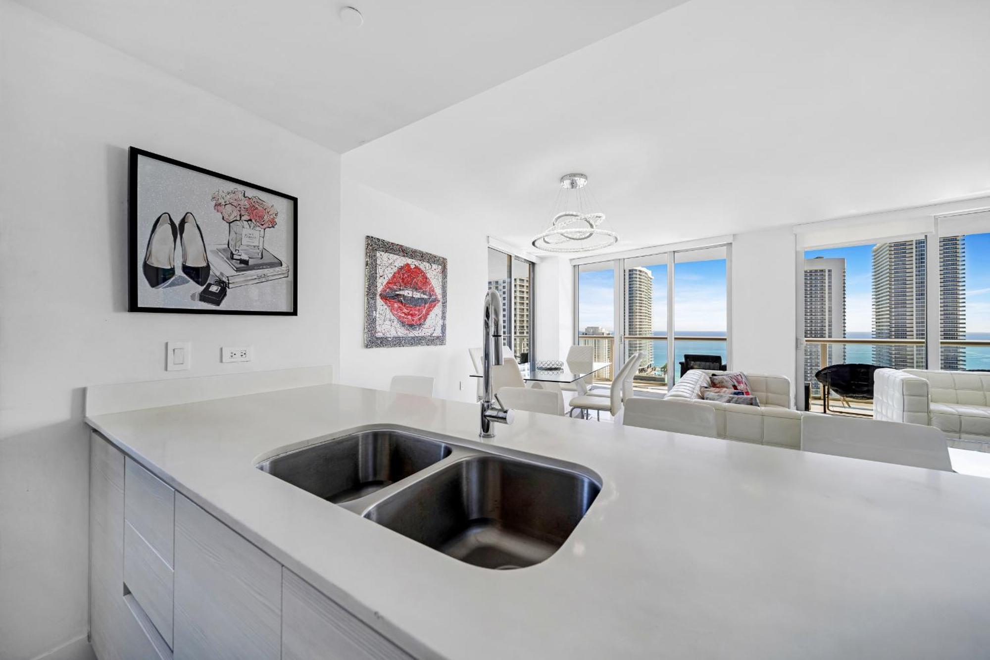 Resort-Style Living With Direct Ocean Views - 3Br Beauty Hallandale Beach Eksteriør billede