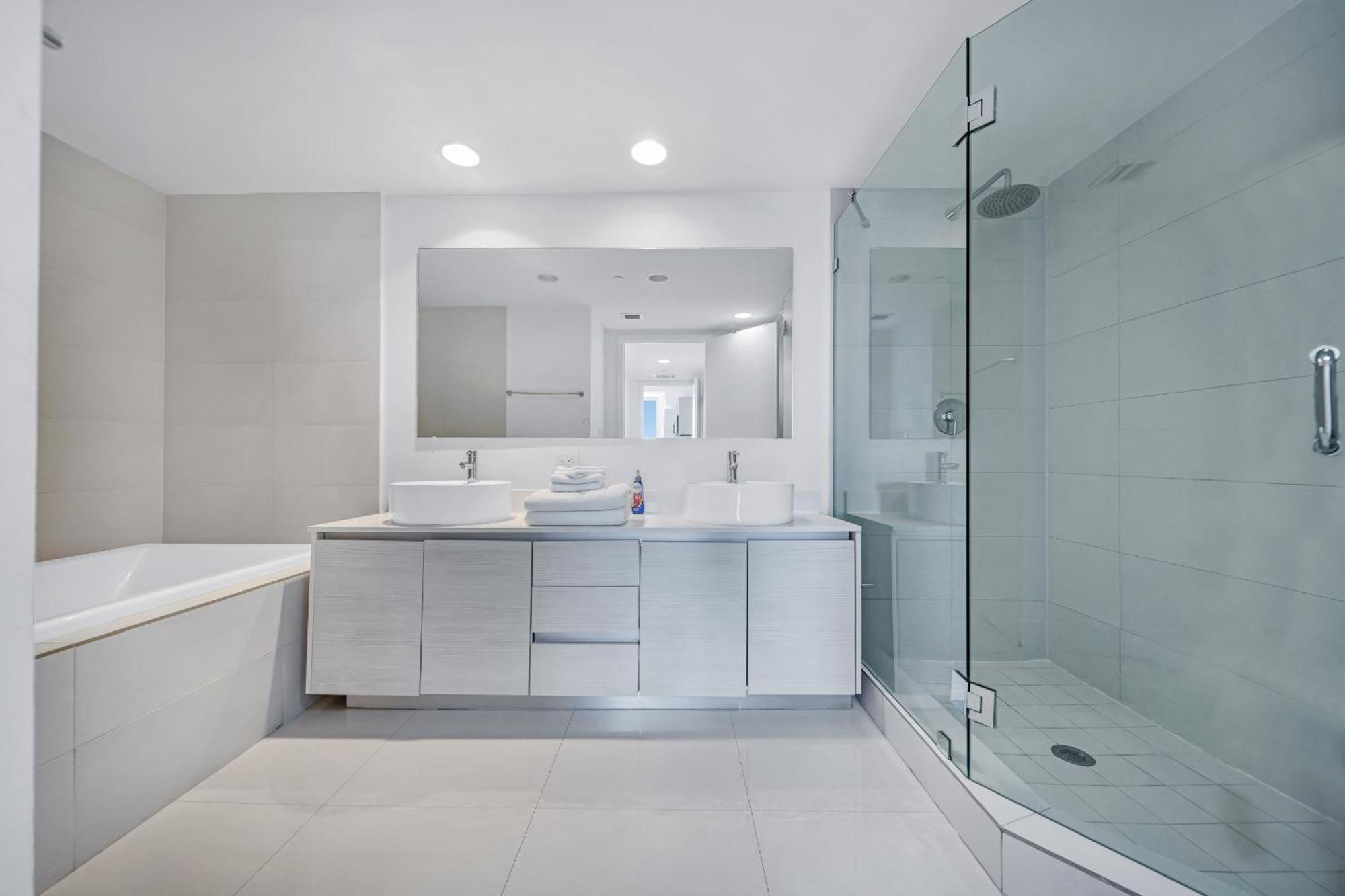 Resort-Style Living With Direct Ocean Views - 3Br Beauty Hallandale Beach Eksteriør billede