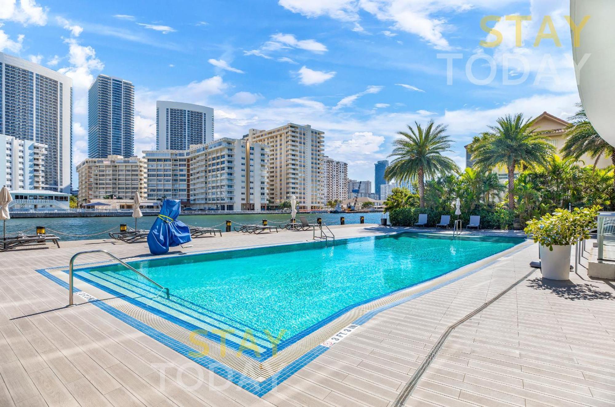Resort-Style Living With Direct Ocean Views - 3Br Beauty Hallandale Beach Eksteriør billede