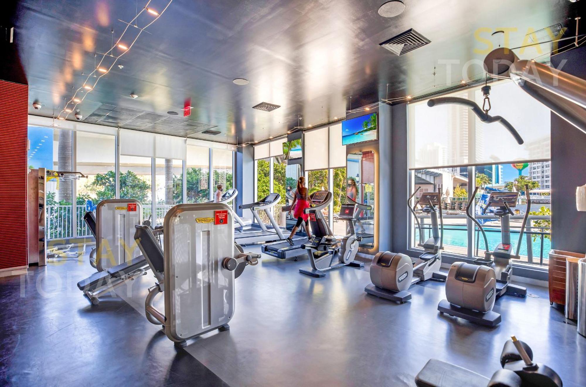 Resort-Style Living With Direct Ocean Views - 3Br Beauty Hallandale Beach Eksteriør billede